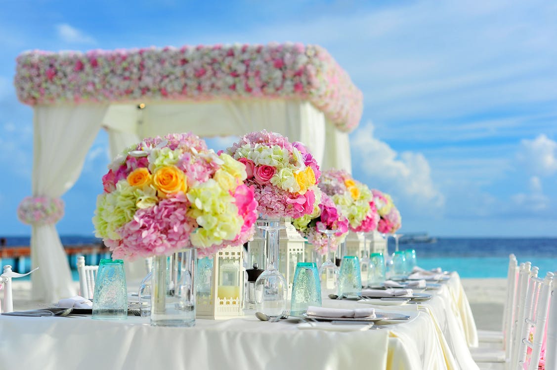 Blumendeko Hochzeitstisch
